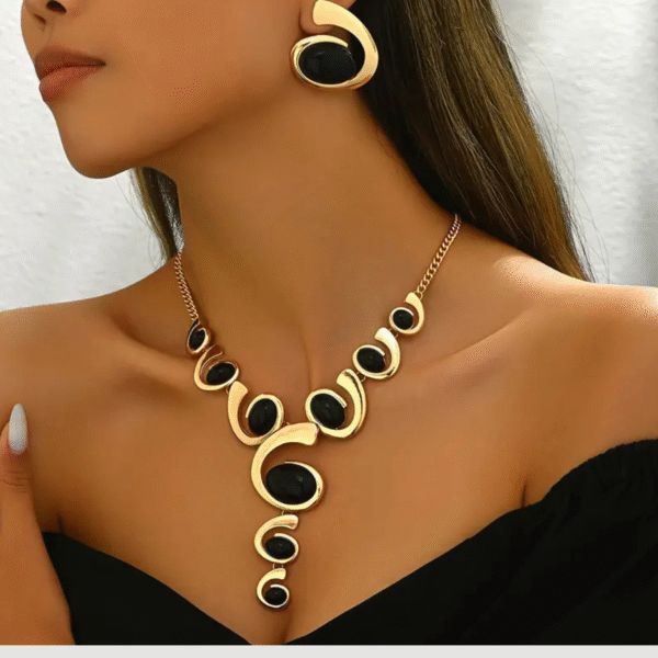 Two-Piece Women’s Black Rhinestone Jewelry Set